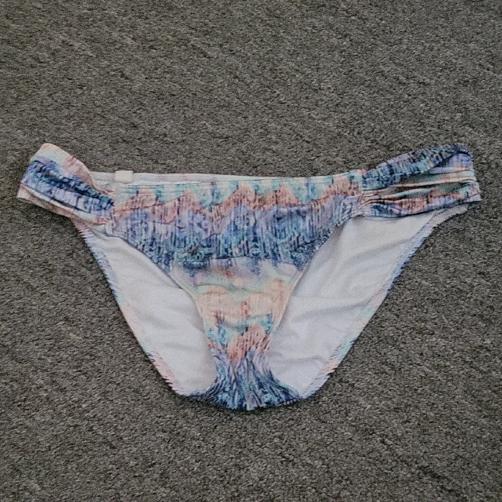 Victoria's Secret White Bikini Bottom - Picture 1 of 6